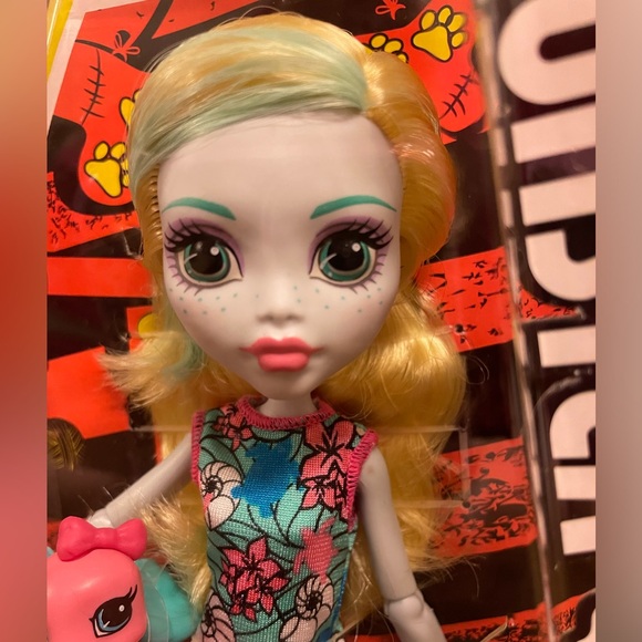 Monster High Lagoona Blue Ghoul’s Beast Pet 12” doll. 2015. Collectible NWT NRFB - Picture 2 of 8